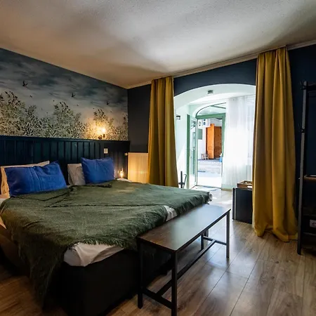 Pillangós-ház Bed & Breakfast 3*