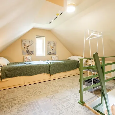 Pillangós-ház Bed & Breakfast 3*