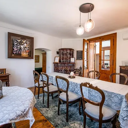 Pillangós-ház Bed & Breakfast 3*